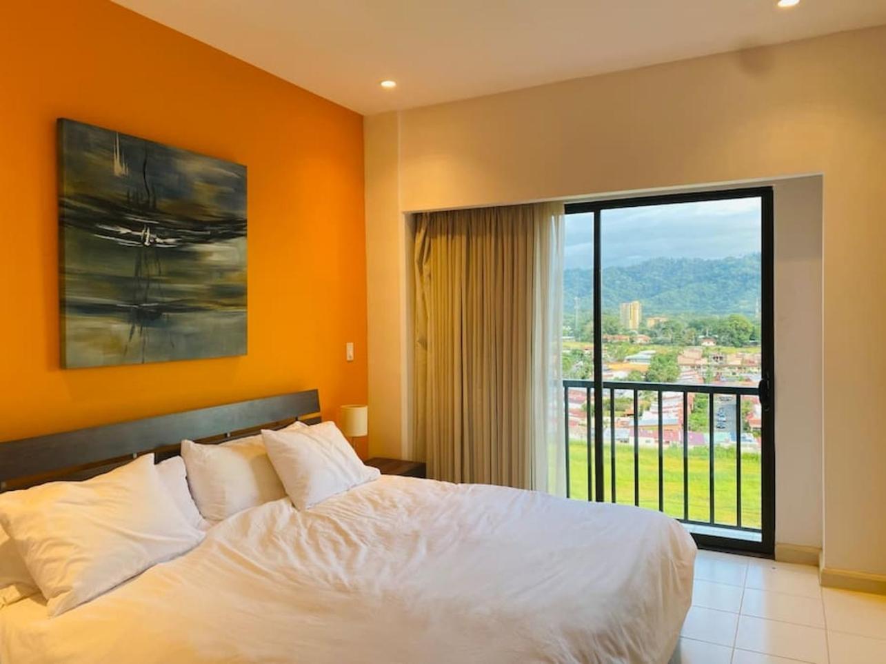 Stunning 9th Flr Pacific Ocean And Mtn View Holiday home